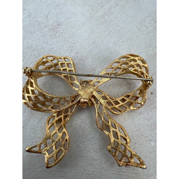 Vintage Bow Bolo Tie Women’s Gold Tone Lapel Pin/ Diamond Pattern - Picture 2 of 6